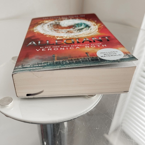 Allegiant Paperback Book - Picture 3 of 6